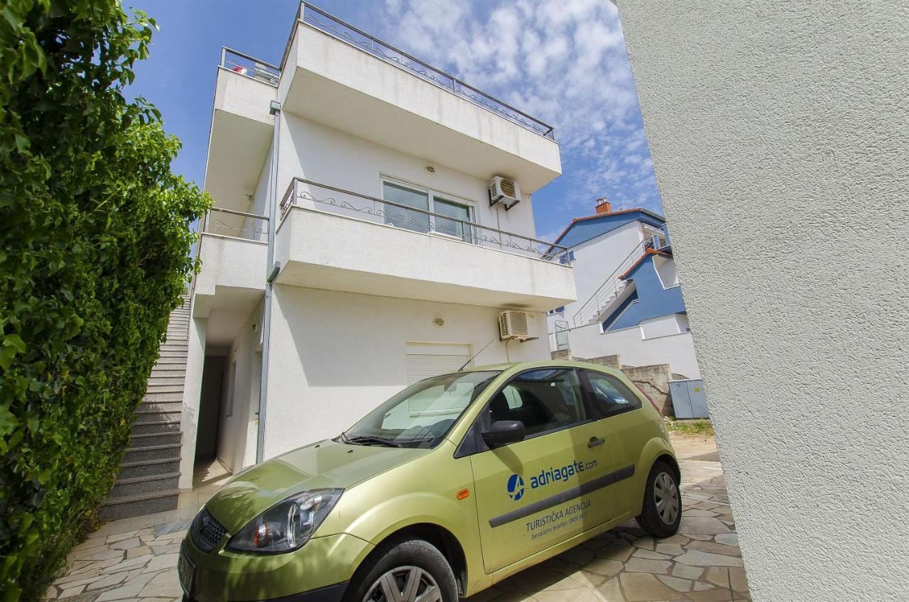 Apartments Zdenka Donji Okrug Exterior foto